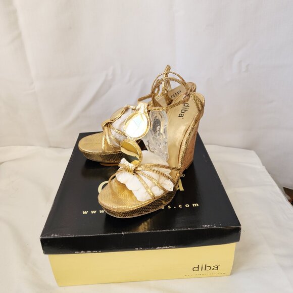 ✨Diba Y2K Glam Boho Chic Women’s Gold Metallic Strappy Wedge Sandals Size 8.5 - Picture 9 of 15